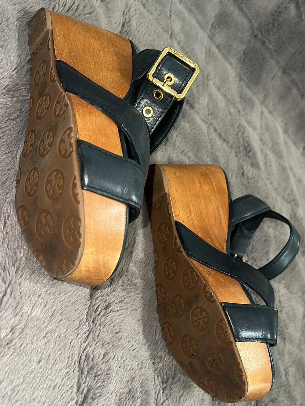 Tory Burch Almita Camel Navy Leather Wedge Sandal Platform. (Shoe14)